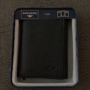Dockers Trifold Wallet. (New)